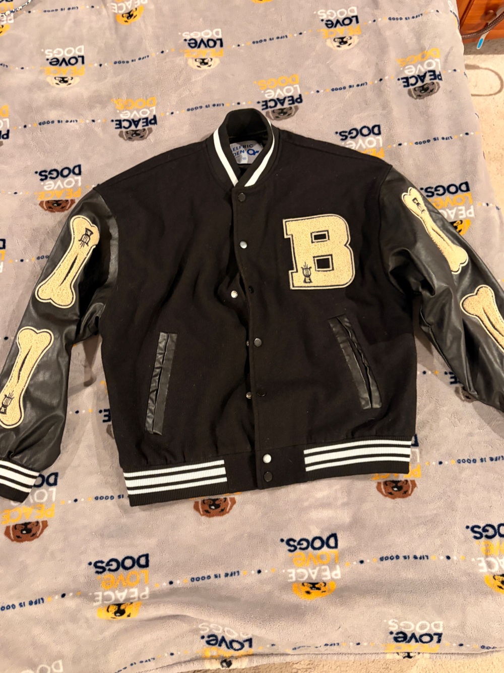 Aelfric Eden Men’s Medium Black and Cream Varsity Bomber Jacket